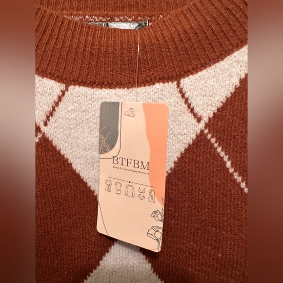 NWT Women’s Argyle Print Long Sleeve Crew Neck Sweater Tan/Brown Size L - Picture 4 of 5